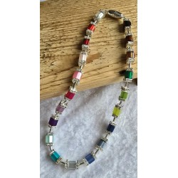 Kette mit Würfel-Perlen bunt