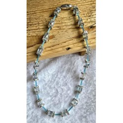 Kette mit Würfel-Perlen blau-transparent