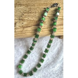 Kette mit Würfel-Perlen grün