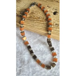 Kette mit Würfel-Perlen orange/braun
