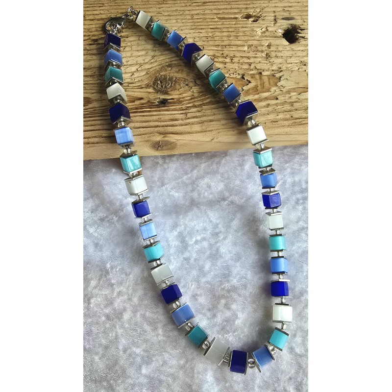 Kette mit Würfel-Perlen blautöne