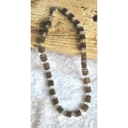 Kette mit Würfel-Perlen braun