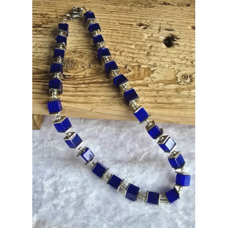 Kette mit Würfel-Perlen blau