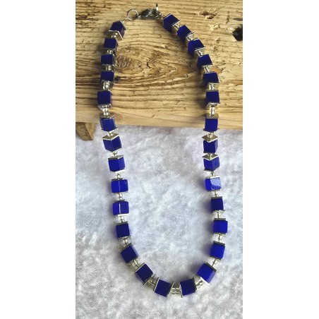 Kette mit Würfel-Perlen blau
