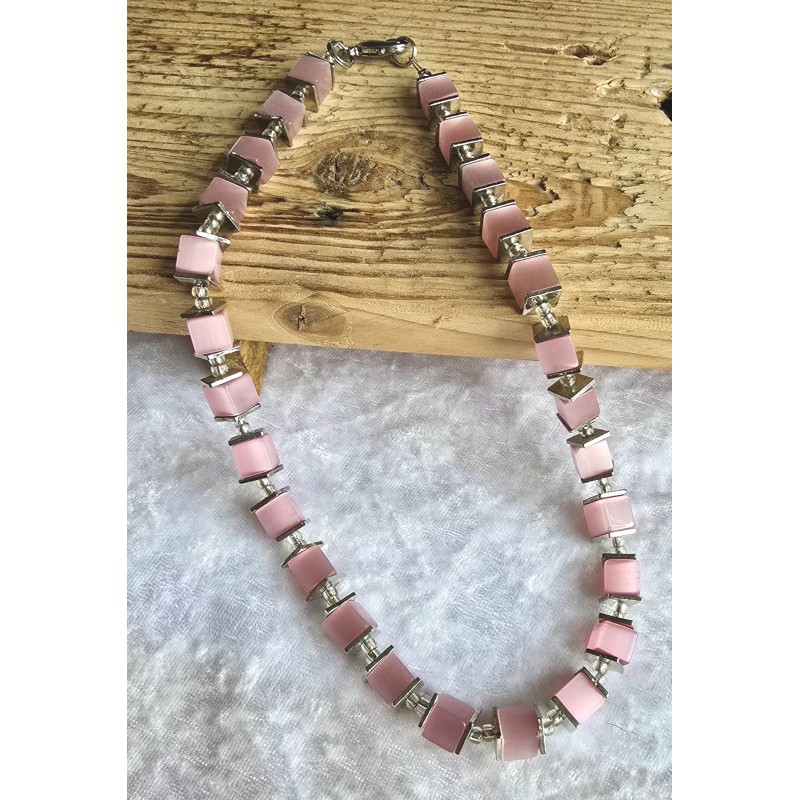 Kette mit Würfel-Perlen rosa
