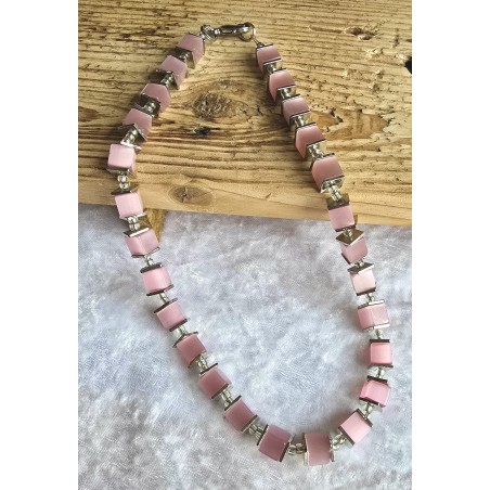 Kette mit Würfel-Perlen rosa