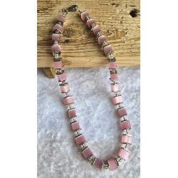 Kette mit Würfel-Perlen rosa
