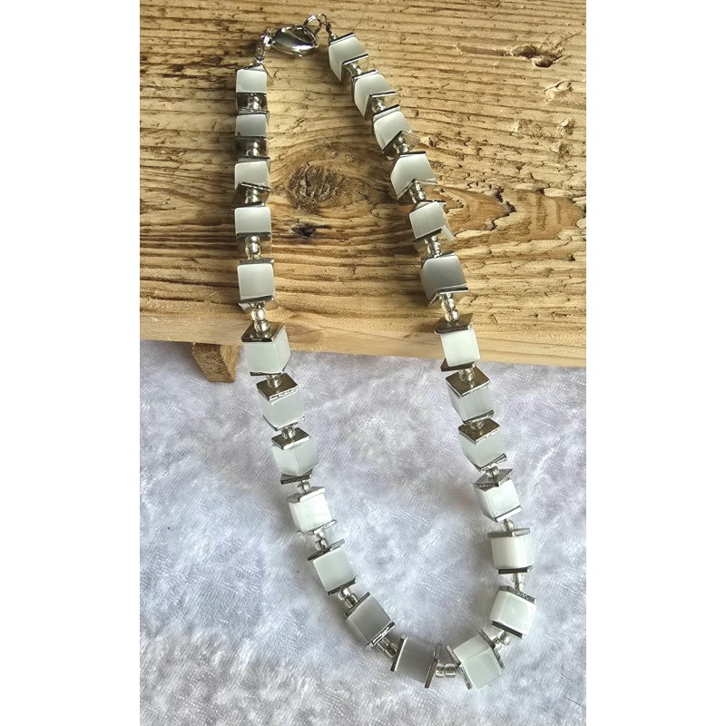 Kette mit Würfel-Perlen weiss-grau