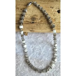 Kette mit Würfel-Perlen weiss-grau