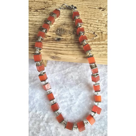 Kette mit Würfel-Perlen hellrot