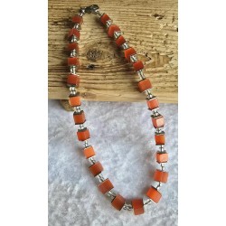 Kette mit Würfel-Perlen hellrot