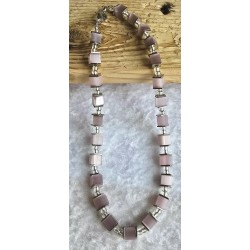 Kette mit Würfel-Perlen mauve