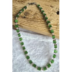 Kette mit Würfel-Perlen grün