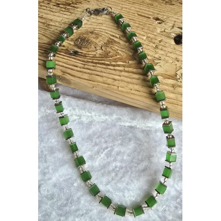 Kette mit Würfel-Perlen grün
