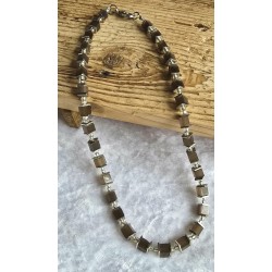 Kette mit Würfel-Perlen braun