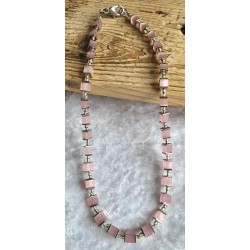 Kette mit Würfel-Perlen rosa