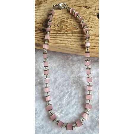 Kette mit Würfel-Perlen rosa