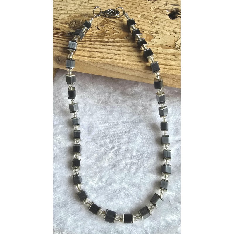 Kette mit Würfel-Perlen schwarz