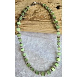 Kette mit Würfel-Perlen hellgrün