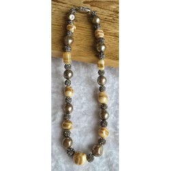 Kette mit Glasperlen beige/grau