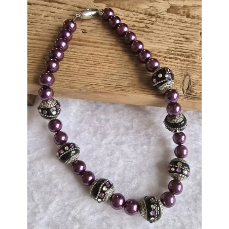 Kette mit Kashmiri Perlen magenta/schwarz