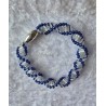 Gefädeltes Armband blau/weiss