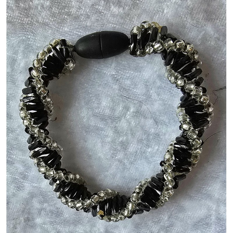 Gefädeltes Armband schwarz/silber