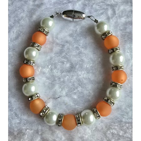 Armband mit verschiedenen Perlen orange/weiss