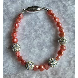 Armband mit verschiedenen Perlen coralle/weiss