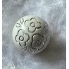 Kunststoff Perle weiss/silber Blumenmuster