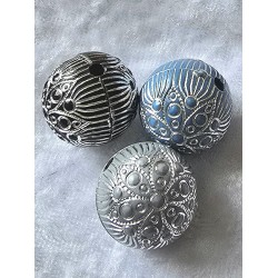 Kunststoff Perle hellblau/silber Muster