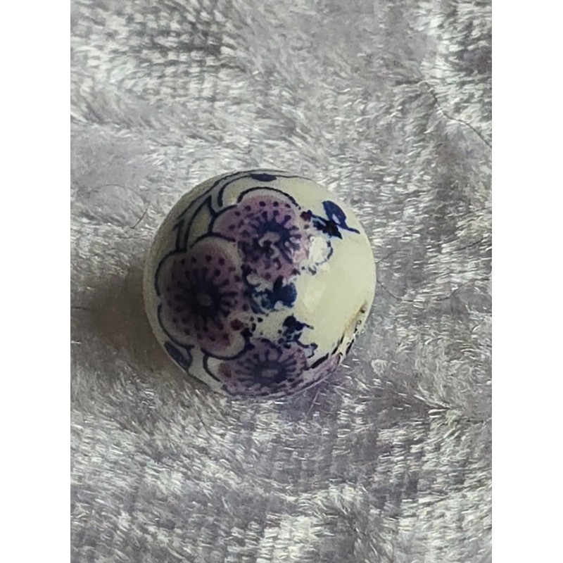 Stein Perle weiss/violette Blumen