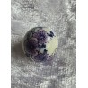 Stein Perle weiss/violette Blumen