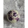 Stein Perle weiss/violette Blumen