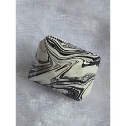 Kunststoff Perle schräg schwarz/weiss
