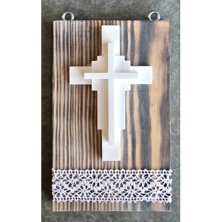 Schild mit Kreuz geflammt