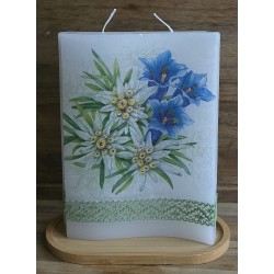 Kerze mit Edelweiss und Enzianmotiv auf ovalem