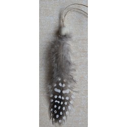 Aufhänger Perlhuhn Feder mit Holzperle