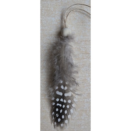 Aufhänger Perlhuhn Feder mit Holzperle