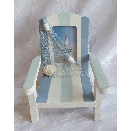 Stuhl aus Holz mit Fotorahmen
