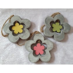 Beton Blume zum Hängen gelb
