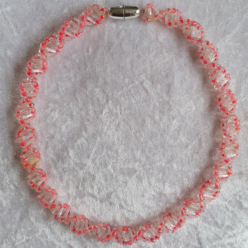 Gefädelte Halskette neon pink