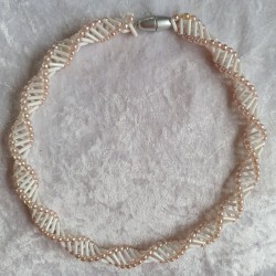 Gefädelte Halskette weiss/rosa