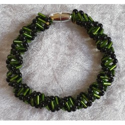 Gefädeltes Armband grün/schwarz