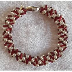 Gefädeltes Armband rot/weiss