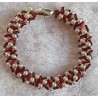 Gefädeltes Armband rot/weiss