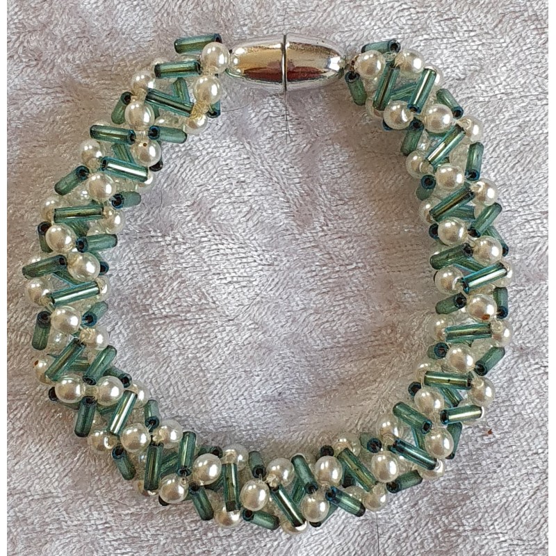 Gefädeltes Armband mint/weiss