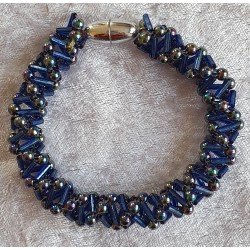Gefädeltes Armband dunkelblau