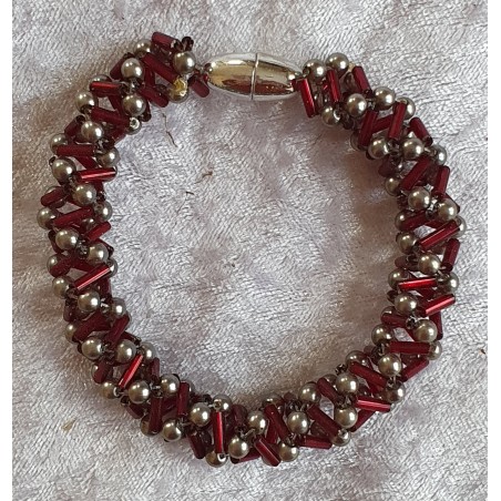 Gefädeltes Armband bordeaux/grau