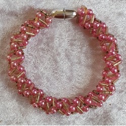 Gefädeltes Armband rosa